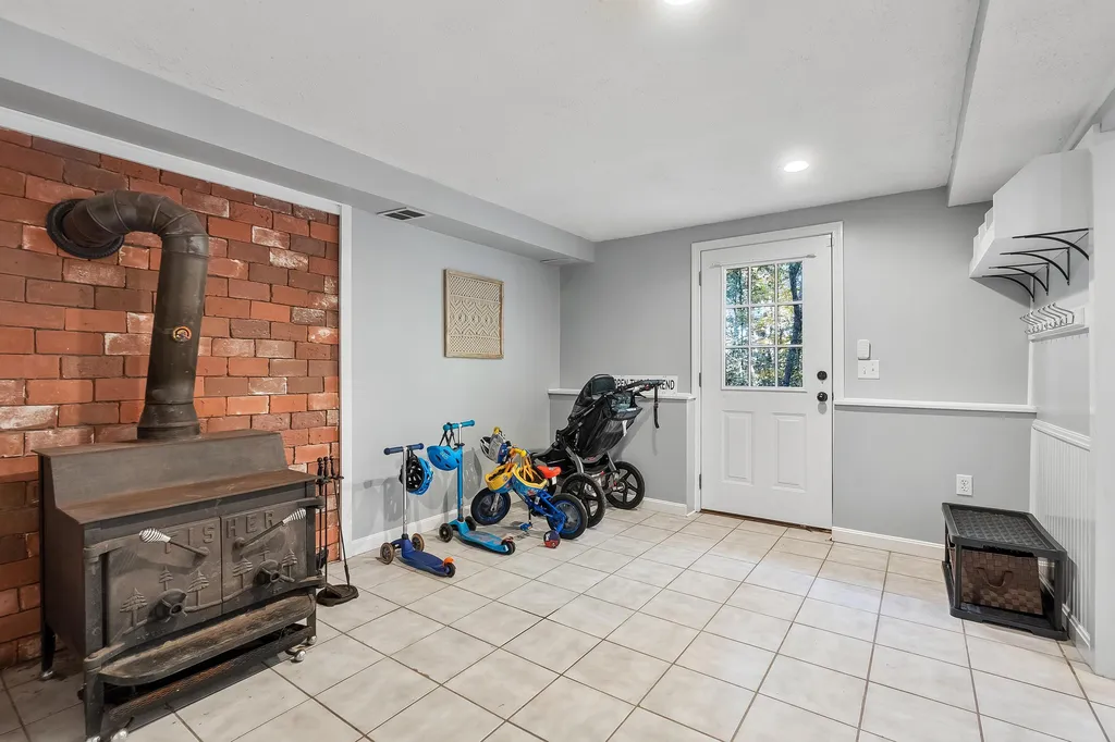 8 Kelley Road Kingston NH 03848