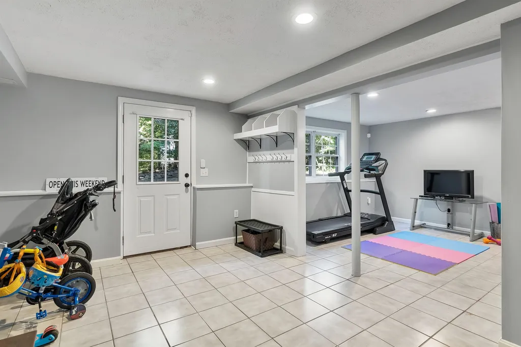 8 Kelley Road Kingston NH 03848