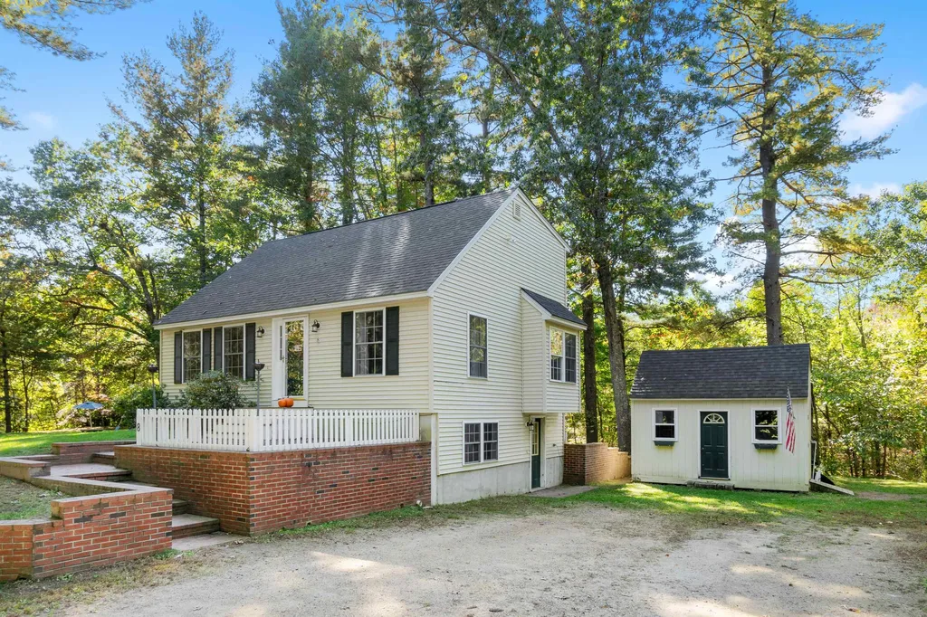 8 Kelley Road Kingston NH 03848