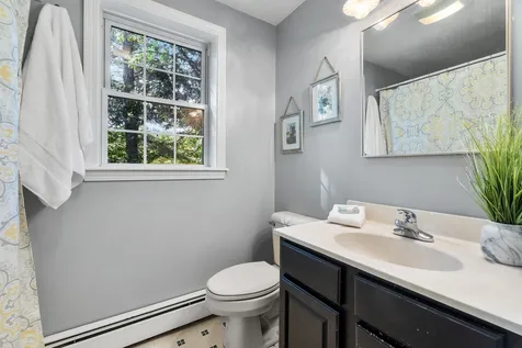 8 Kelley Road Kingston NH 03848
