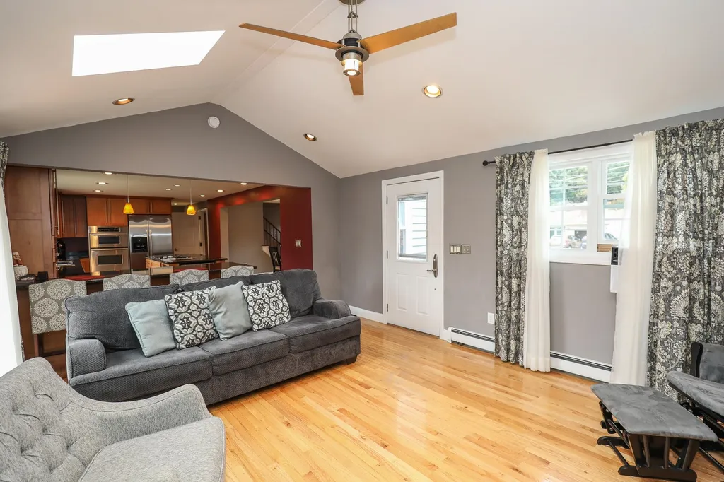 15 Mapleleaf Drive Nashua NH 03062