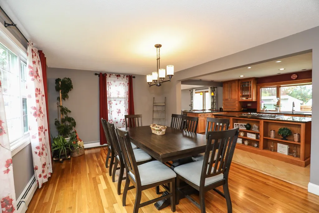 15 Mapleleaf Drive Nashua NH 03062