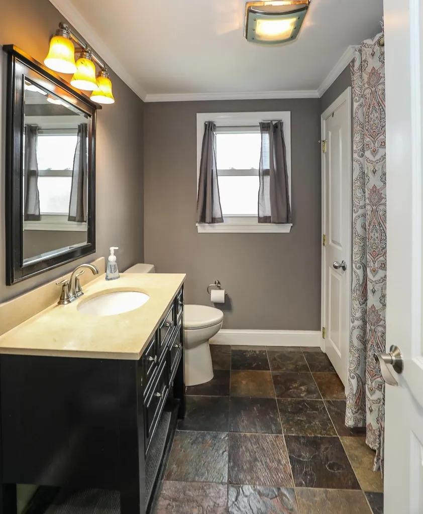 15 Mapleleaf Drive Nashua NH 03062