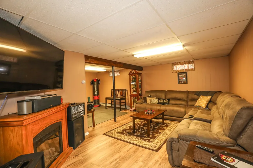 15 Mapleleaf Drive Nashua NH 03062