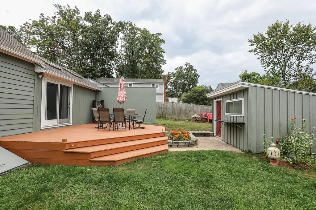 15 Mapleleaf Drive Nashua NH 03062