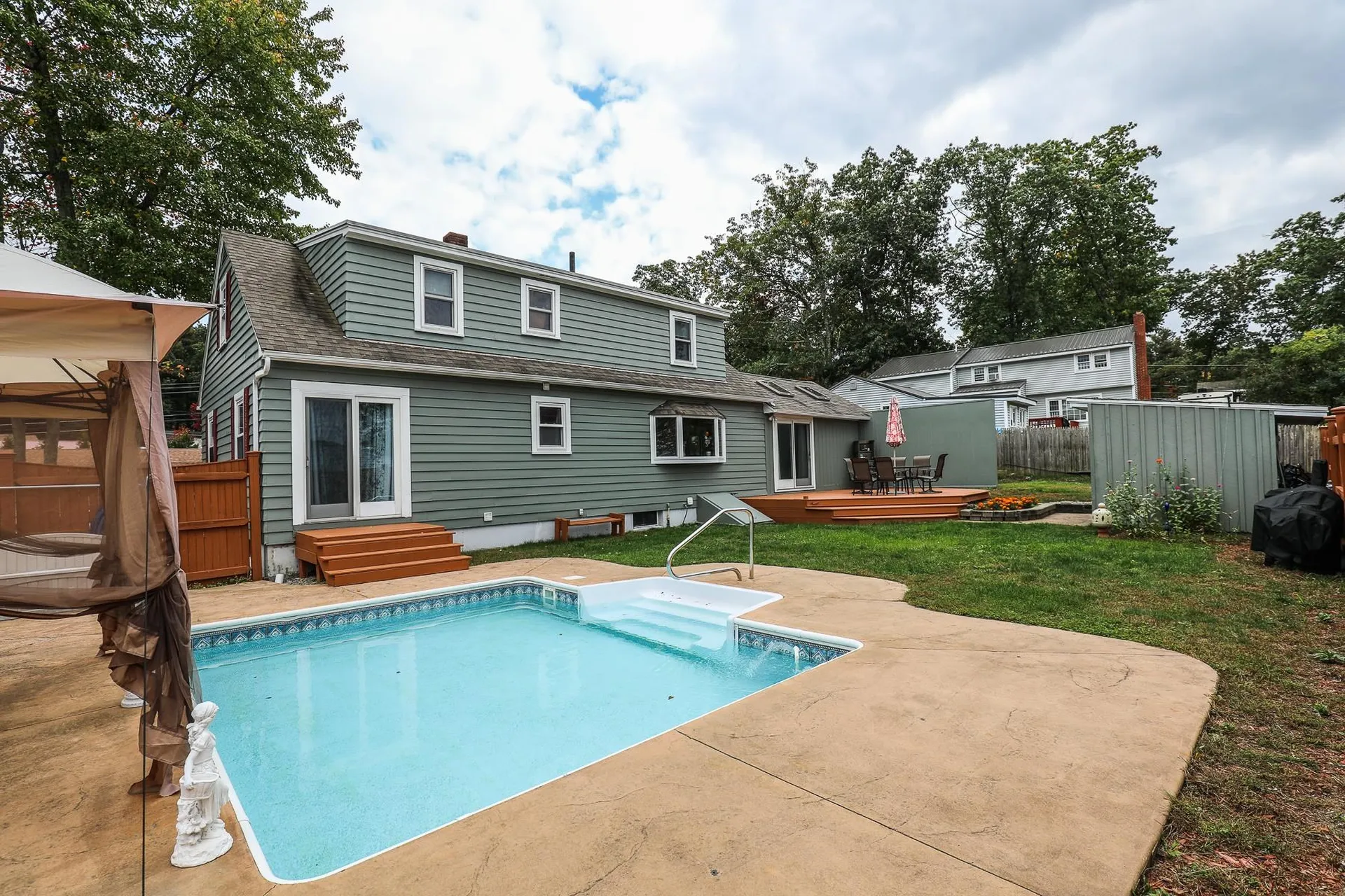 15 Mapleleaf Drive Nashua NH 03062