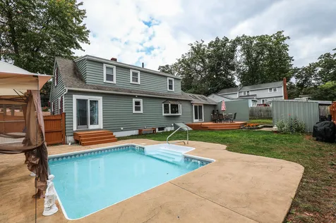 15 Mapleleaf Drive Nashua NH 03062