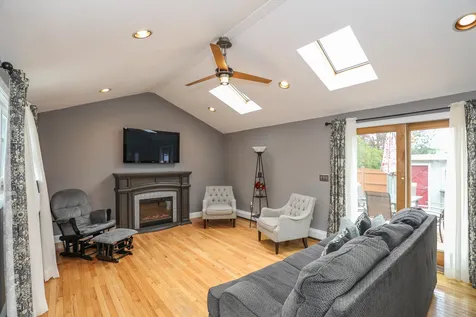 15 Mapleleaf Drive Nashua NH 03062