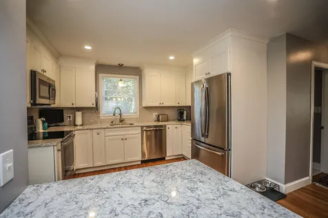 91 Elgin Avenue Manchester NH 03104
