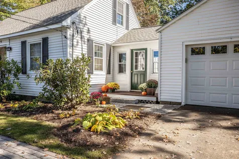 91 Elgin Avenue Manchester NH 03104