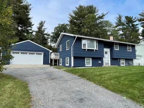 16 Langholm Drive Nashua NH 03062