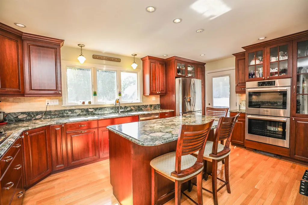 25 Shattuck Street Nashua NH 03064