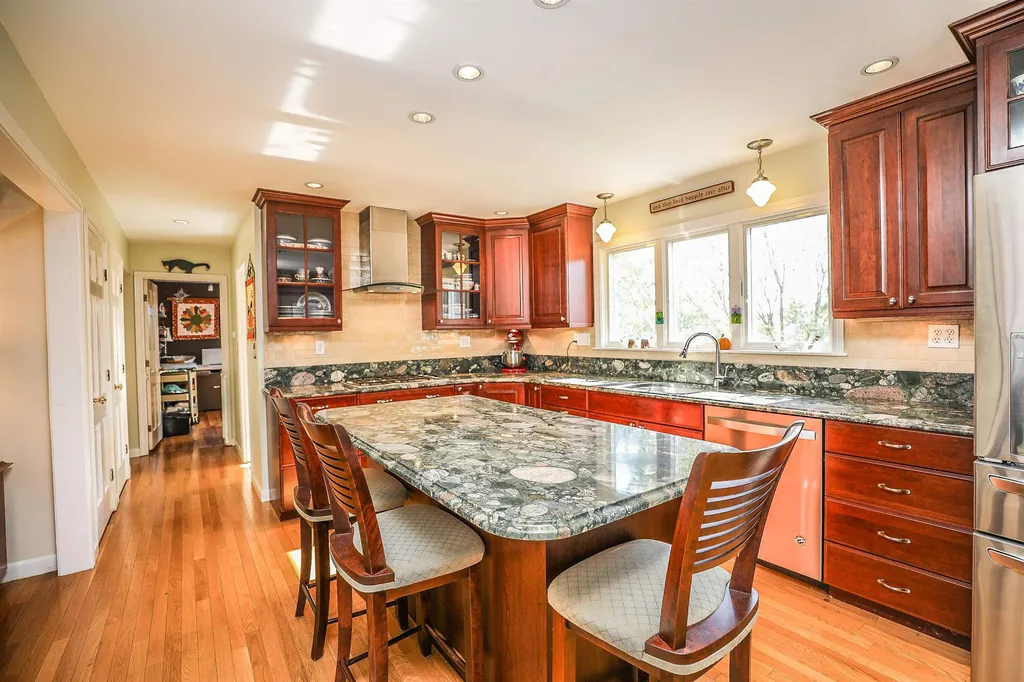 25 Shattuck Street Nashua NH 03064