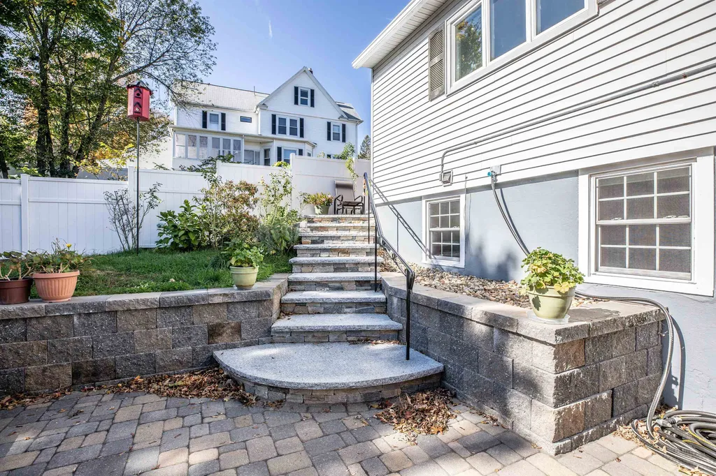 25 Shattuck Street Nashua NH 03064