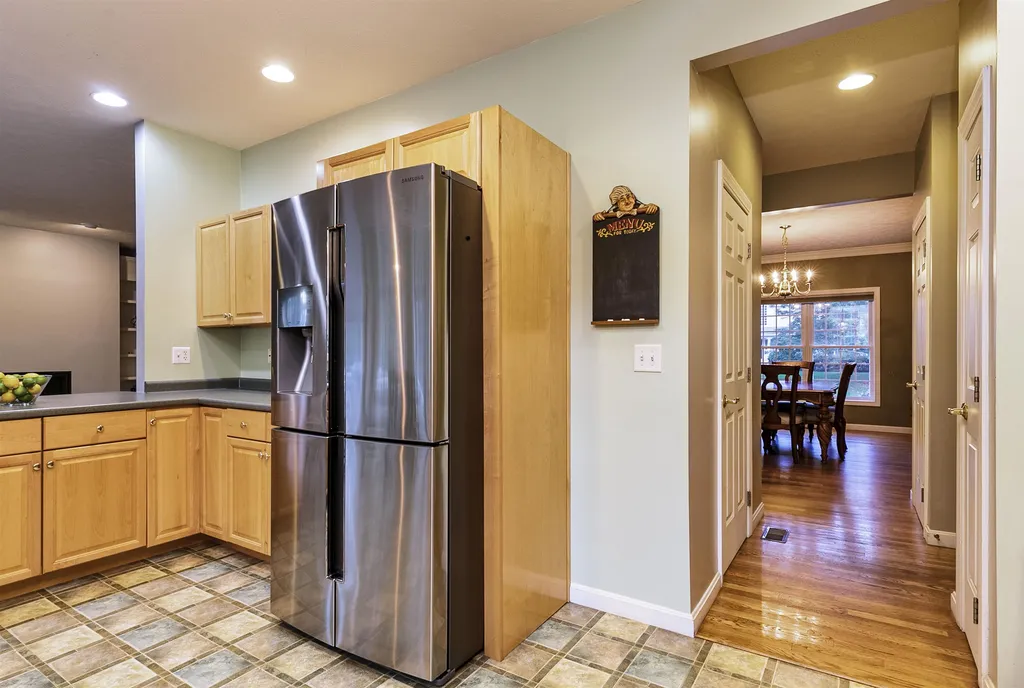 11 Hunter Mill Way Londonderry NH 03053