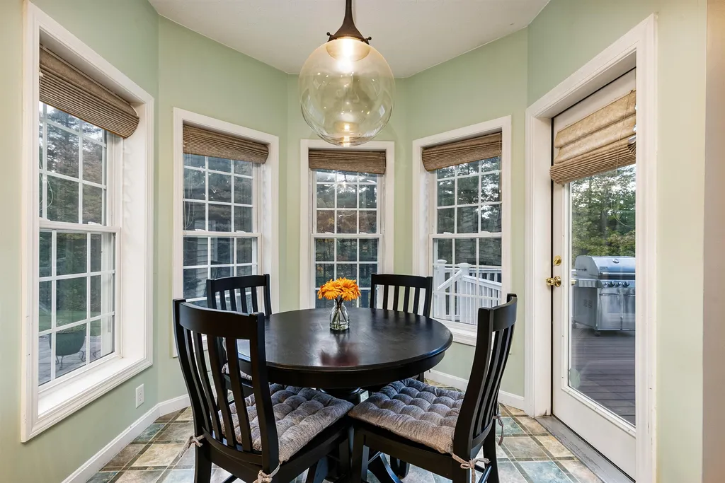 11 Hunter Mill Way Londonderry NH 03053