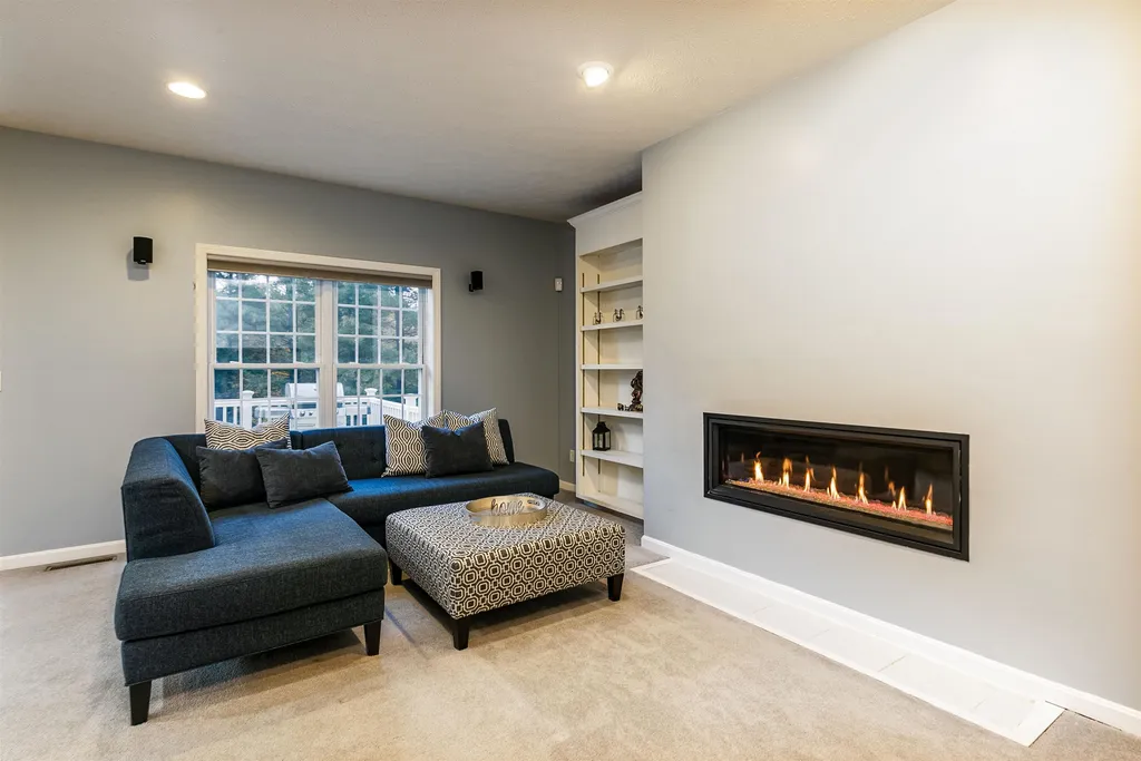 11 Hunter Mill Way Londonderry NH 03053