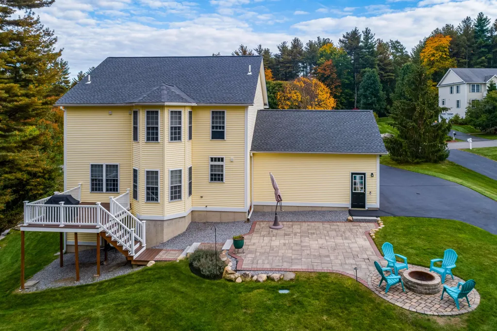 11 Hunter Mill Way Londonderry NH 03053