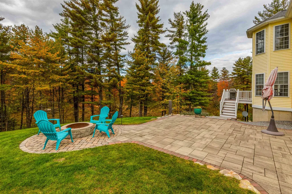 11 Hunter Mill Way Londonderry NH 03053