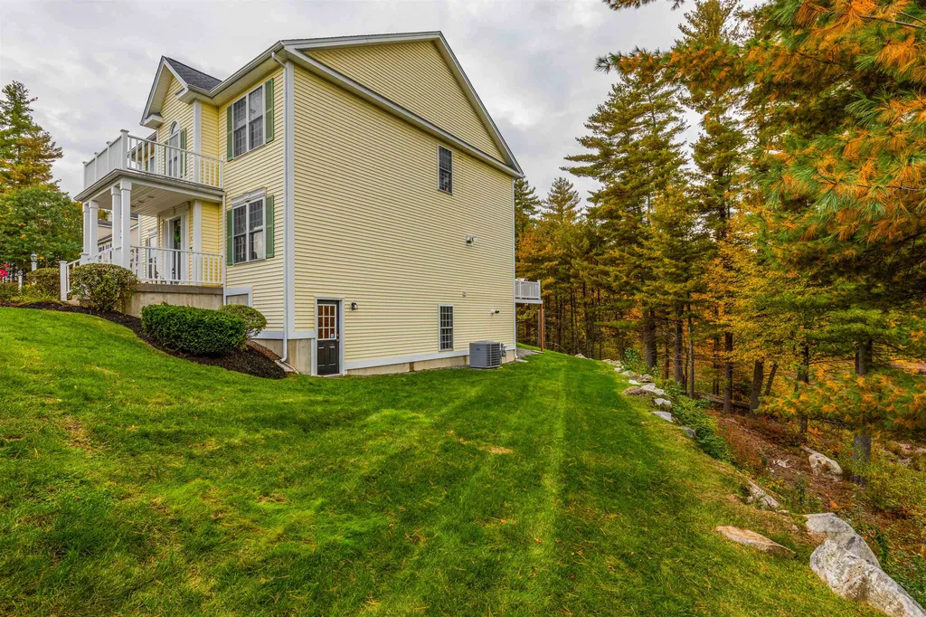 11 Hunter Mill Way Londonderry NH 03053