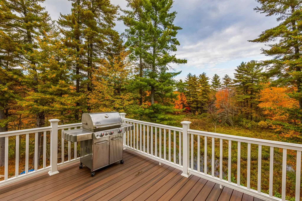 11 Hunter Mill Way Londonderry NH 03053