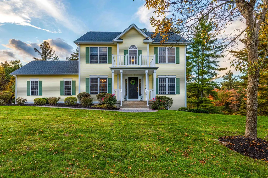 11 Hunter Mill Way Londonderry NH 03053