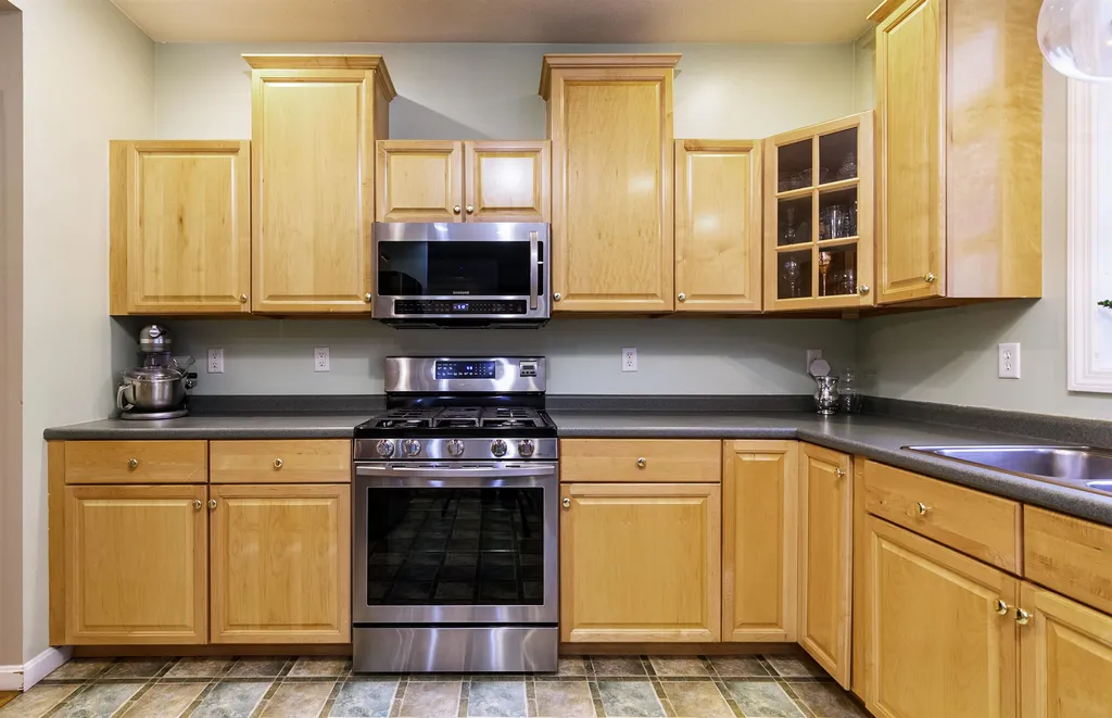 11 Hunter Mill Way Londonderry NH 03053