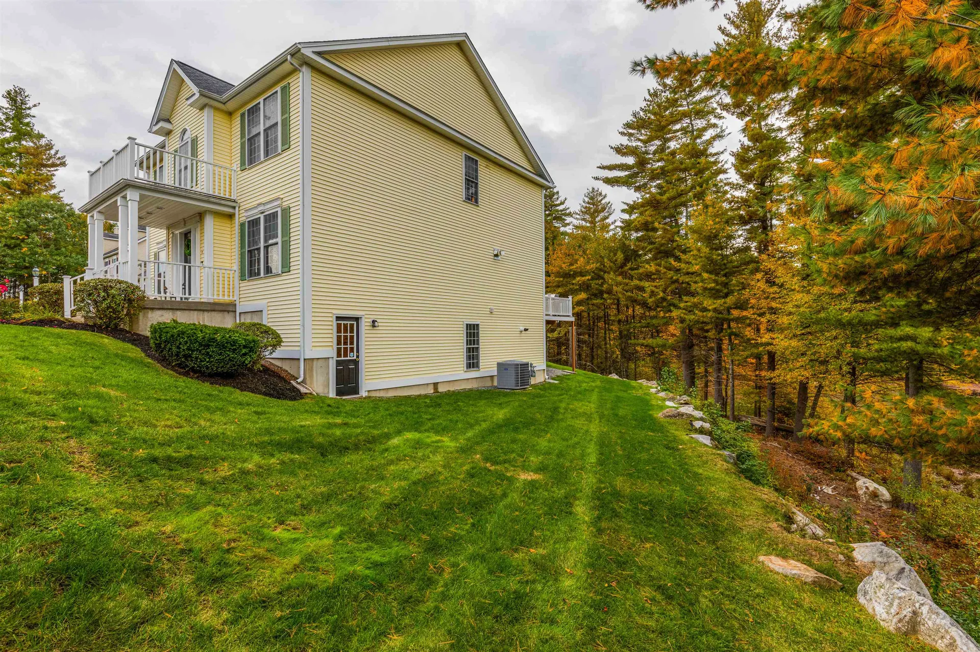 11 Hunter Mill Way Londonderry NH 03053