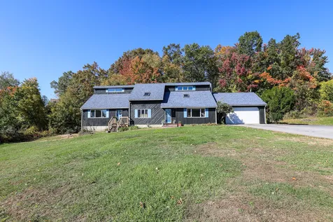 16 Johns Drive Hooksett NH 03106