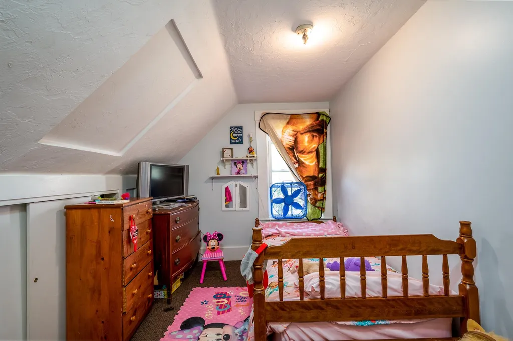 76 Spring Street Laconia NH 03246