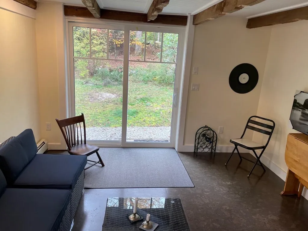 21 Shindagan Road Wilmot NH 03287