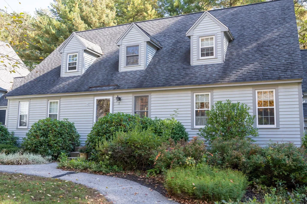 17 Glengarry Drive Stratham NH 03885