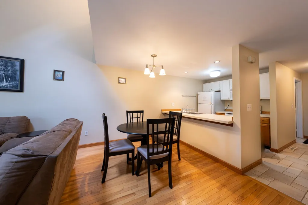 17 Glengarry Drive Stratham NH 03885