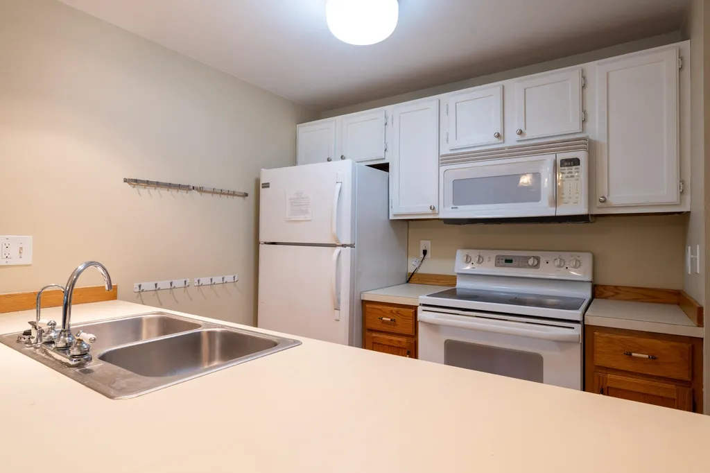 17 Glengarry Drive Stratham NH 03885