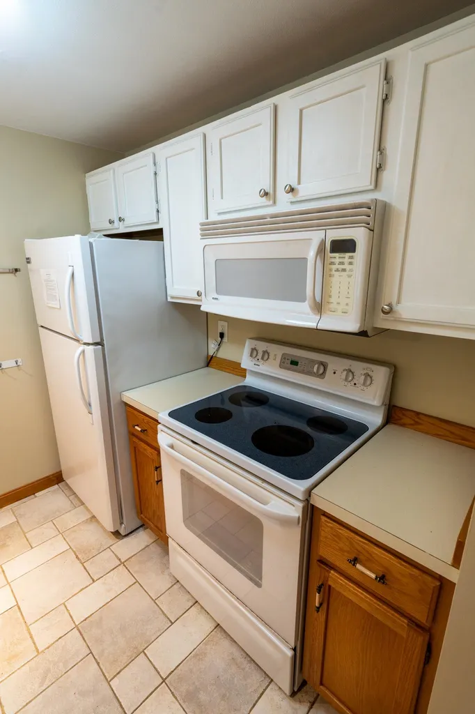 17 Glengarry Drive Stratham NH 03885