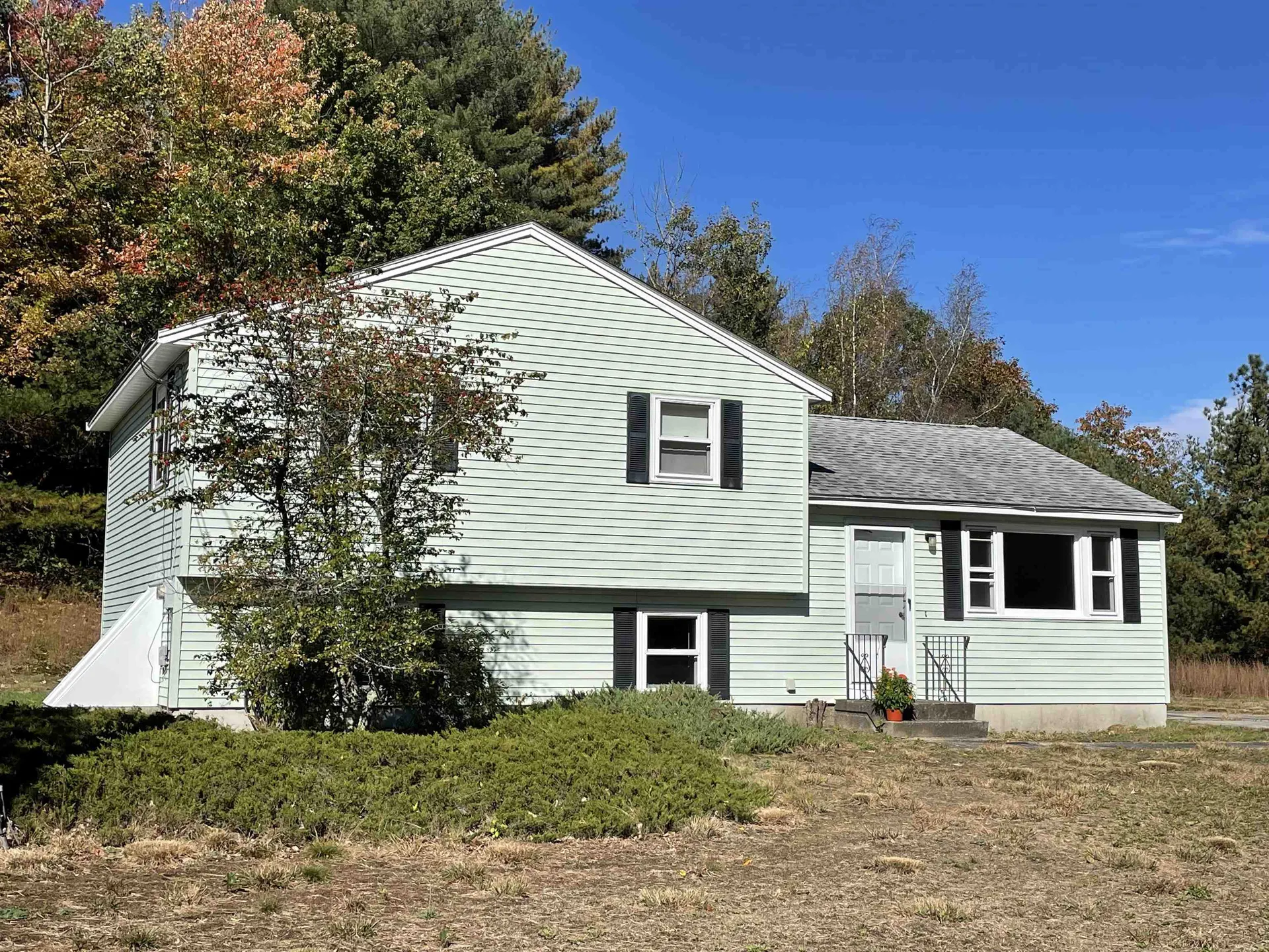 16 Oxbridge Way Milford NH 03055
