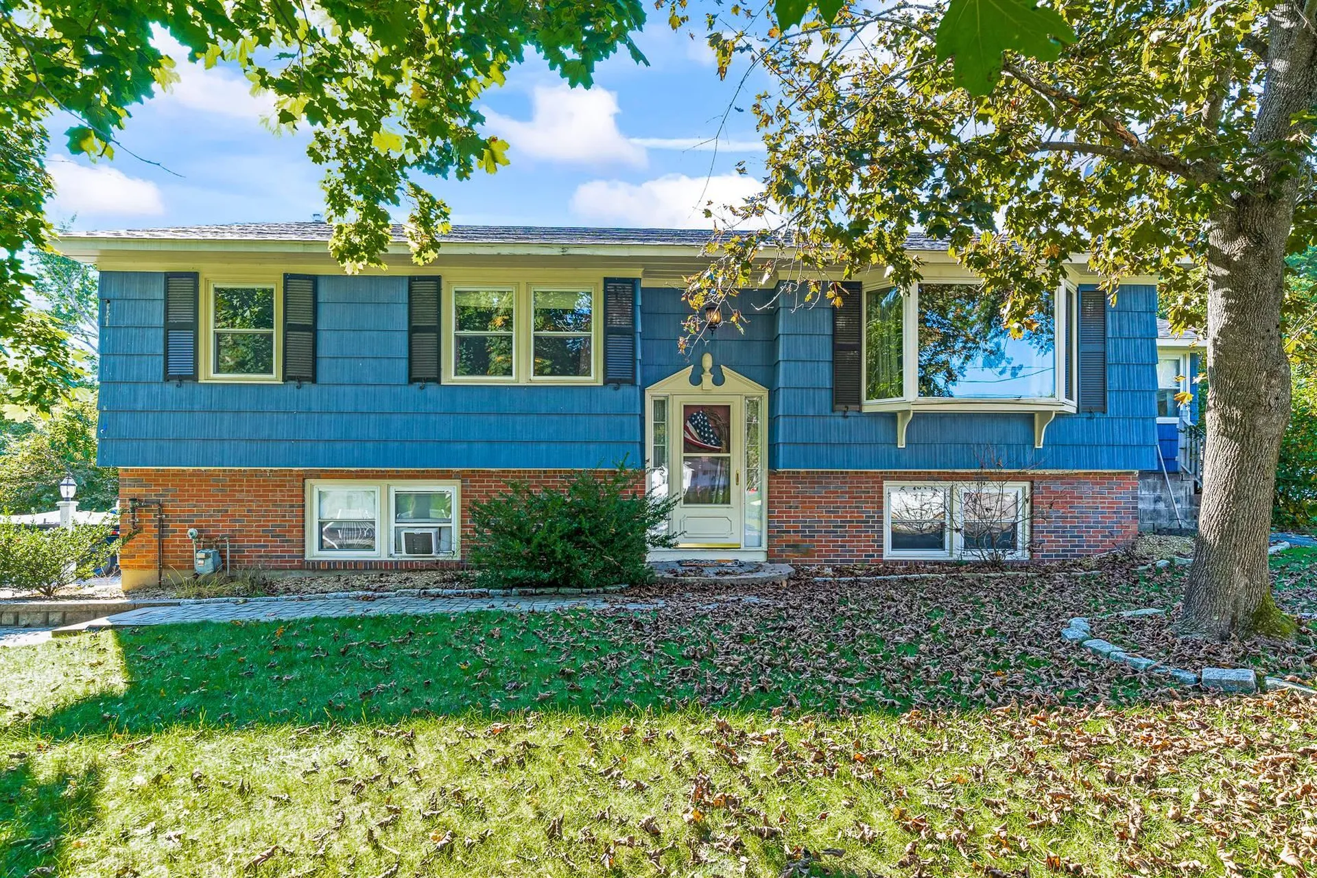 13 Hickory Street Hudson NH 03051