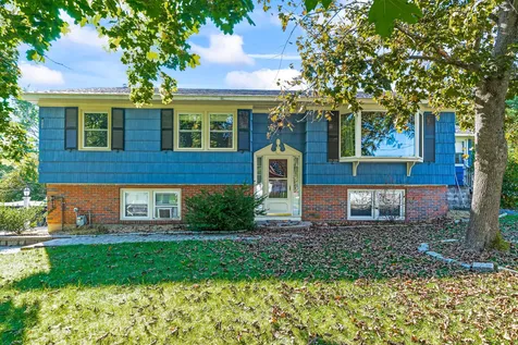 13 Hickory Street Hudson NH 03051