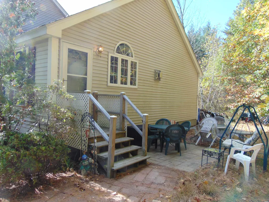 15 Sandy Brook Lane Londonderry NH 03053