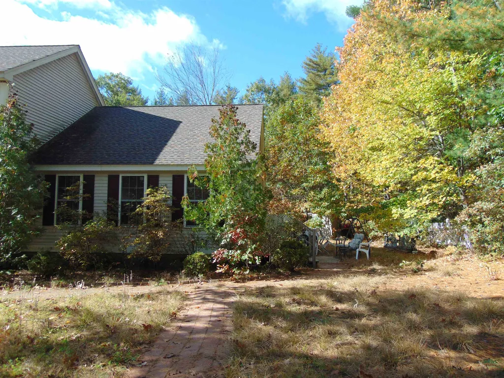 15 Sandy Brook Lane Londonderry NH 03053