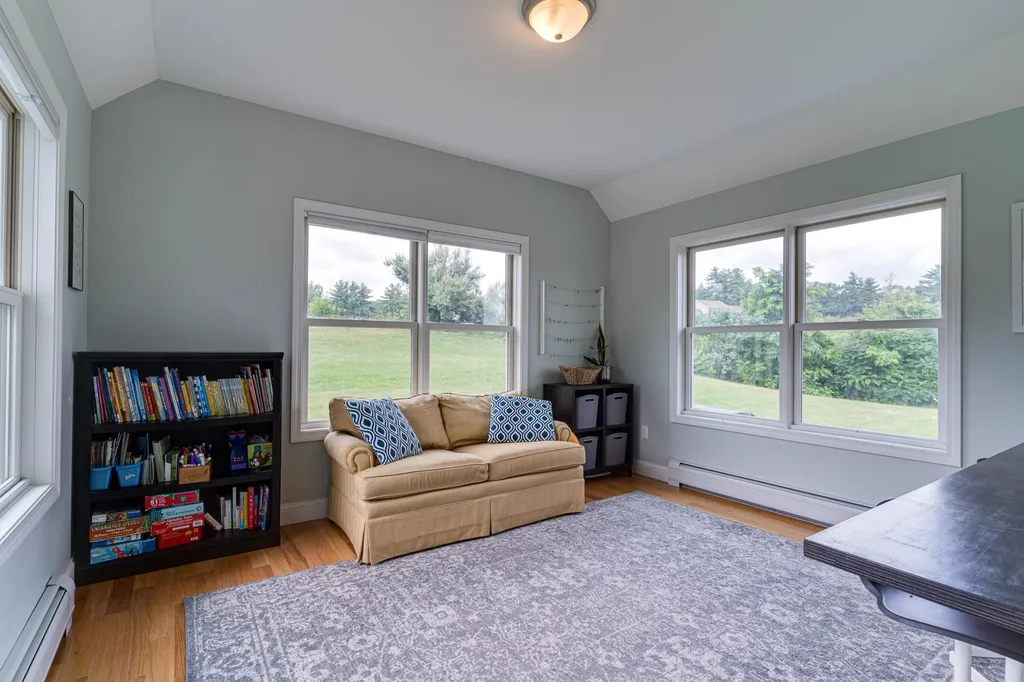 2 Apple Way Epping NH 03042