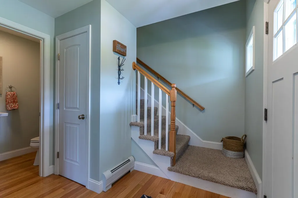 2 Apple Way Epping NH 03042