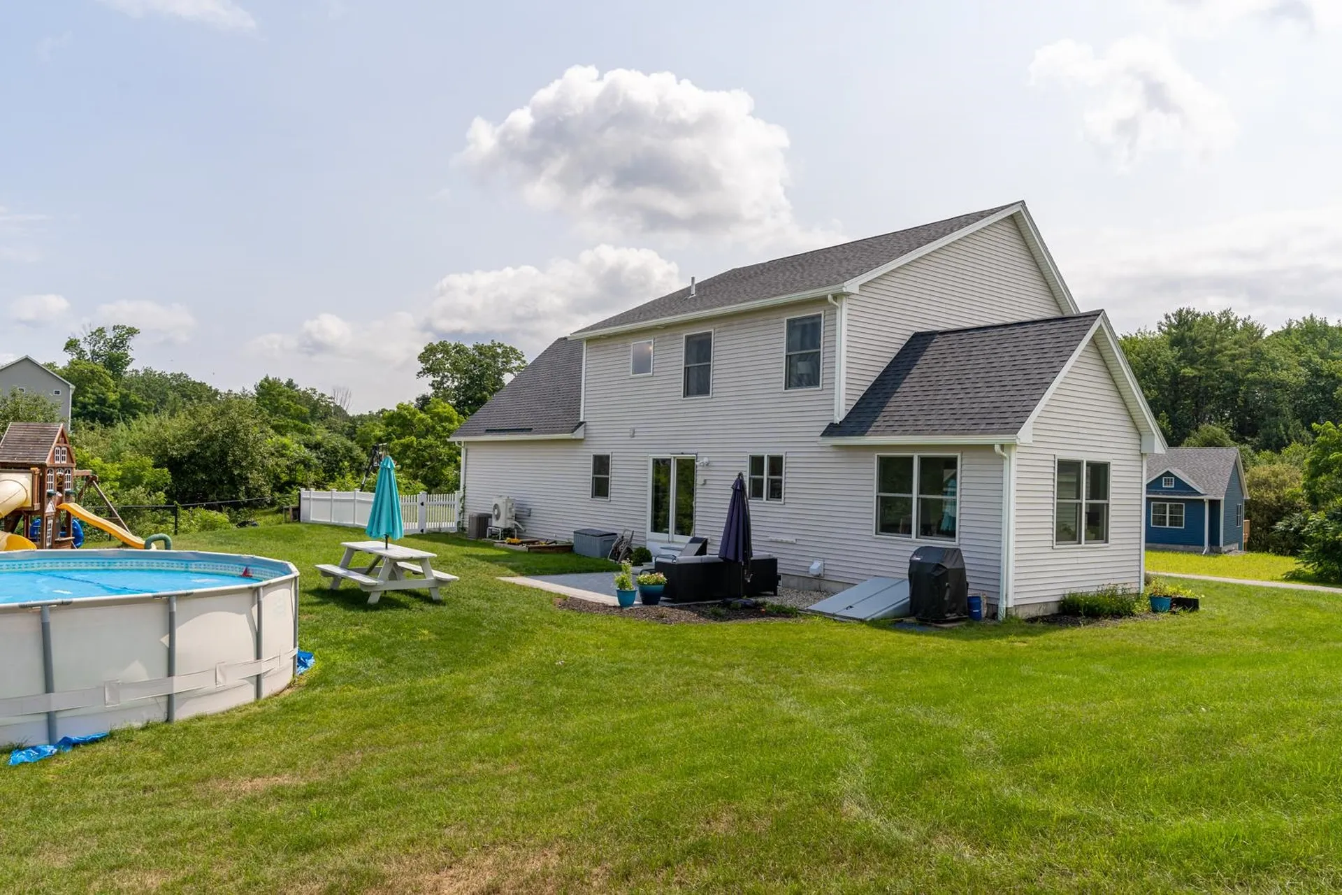 2 Apple Way Epping NH 03042