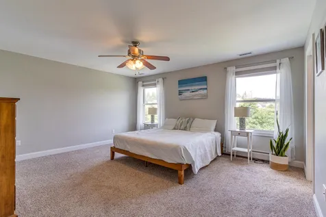 2 Apple Way Epping NH 03042