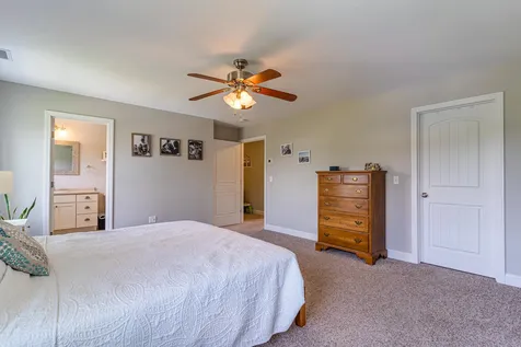 2 Apple Way Epping NH 03042