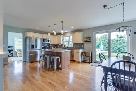 2 Apple Way Epping NH 03042