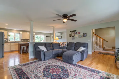 2 Apple Way Epping NH 03042