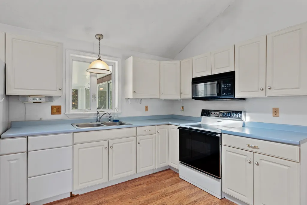 130 Morse Road Manchester NH 03104