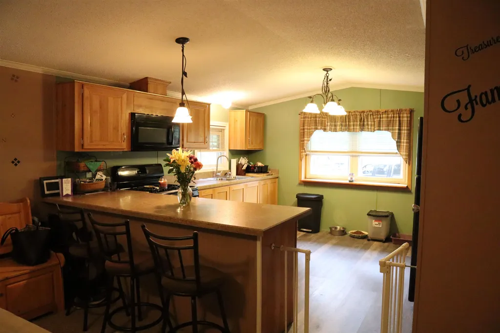 8 Marilyn Drive Allenstown NH 03275