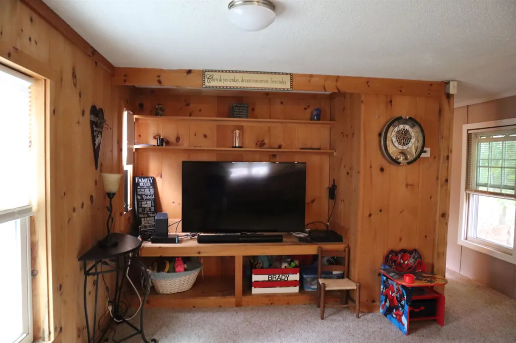 8 Marilyn Drive Allenstown NH 03275